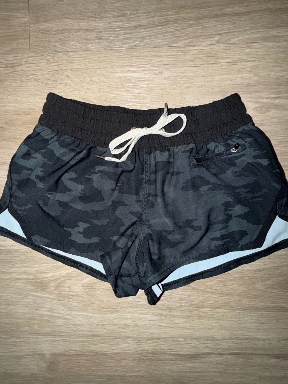 Vuori Clementine 2.0 Black Camo Running Shorts XS